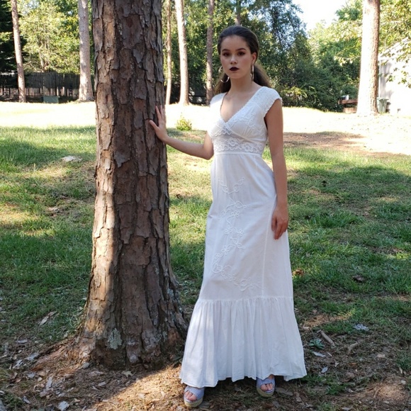 Beautiful white long cotton dress - Picture 1 of 4